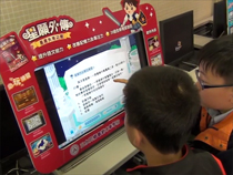 學生進行閱讀理解遊戲練習 03